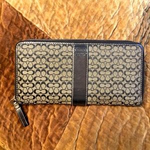 New Coach Signature Canvas & Leather Clutch Wallet